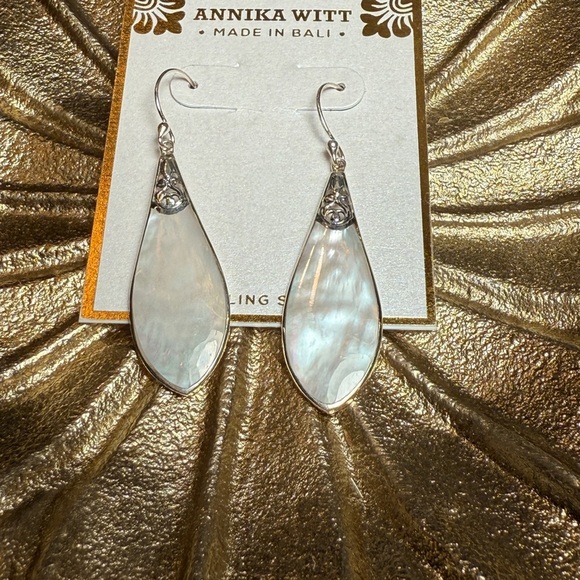 Silver Teardrop Earrings with Elegant Design - Picture 3 of 11